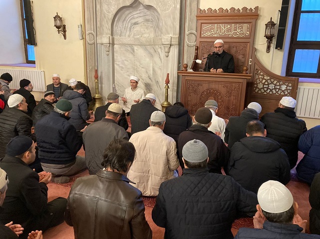 Afyon'da Sabah Namazları Buluşması Devam Ediyor. Müftü İmamoğlu Cemaatle Bir Araya Geldi.