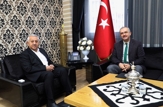Başkan Zeybek Müdür Erdoğan'a Yeni Görevinde Başarılar Diledi
