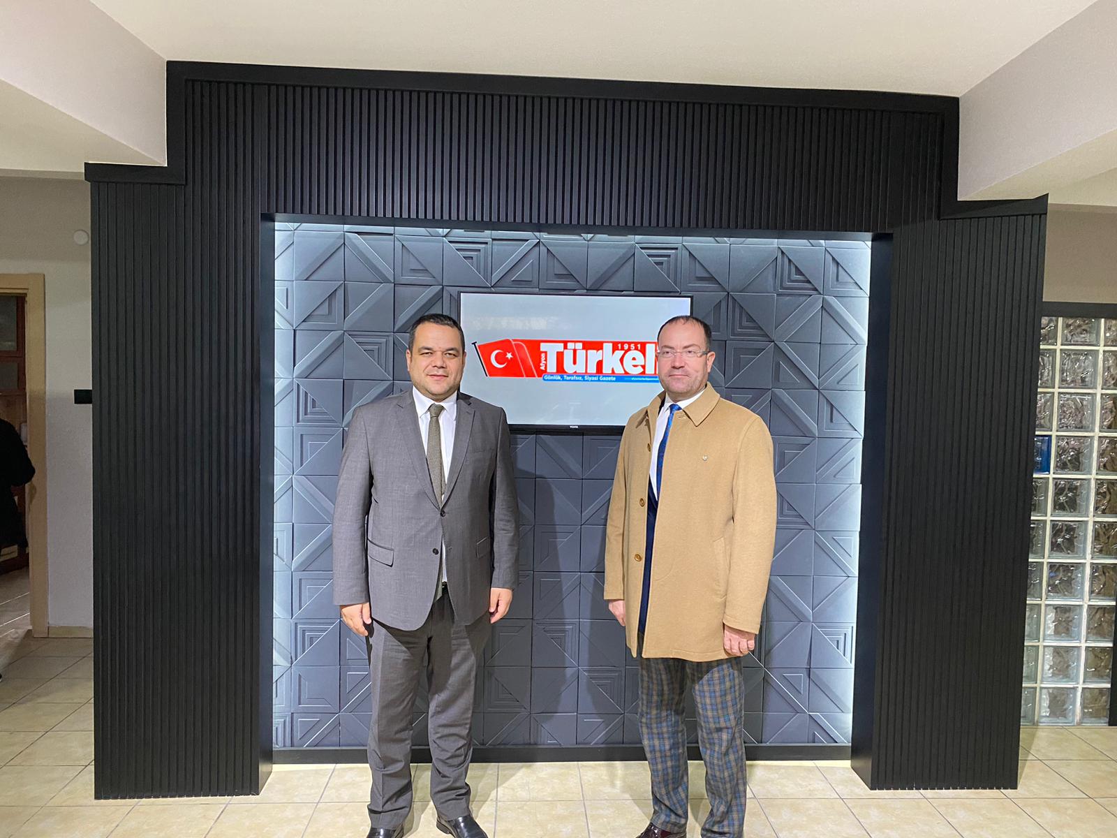 "TÜRKELİ BASIN 'DA KOCA BİR ÇINAR"