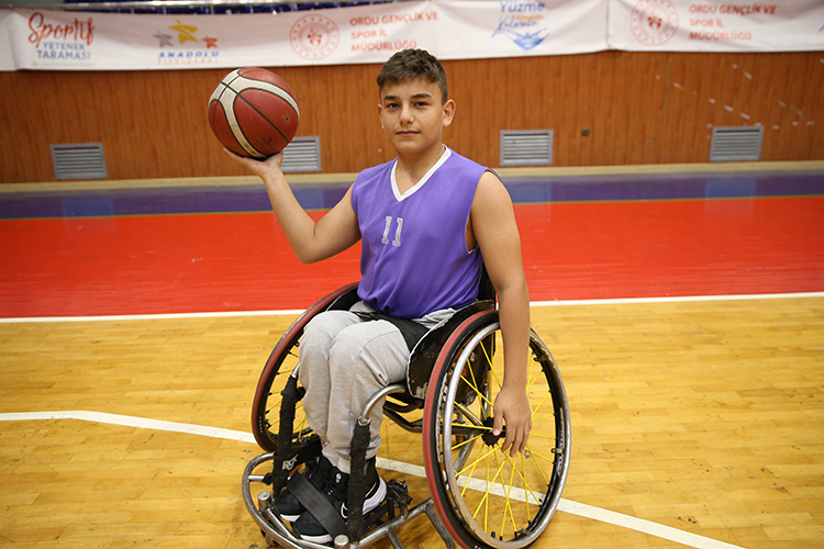 15 Yaşındaki Engelli Basketbolcu Efe