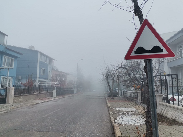 Afyon'da Yoğun Sis Hayatı Olumsuz Etkiledi