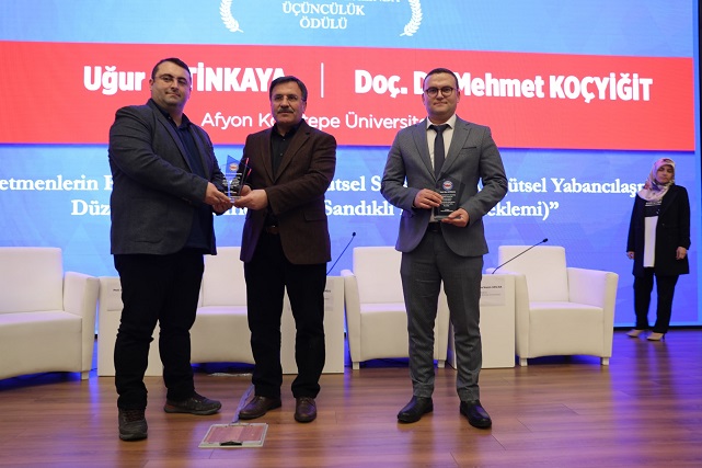 AKÜ'lü Tez Öğrencisi Ödüllendirildi.