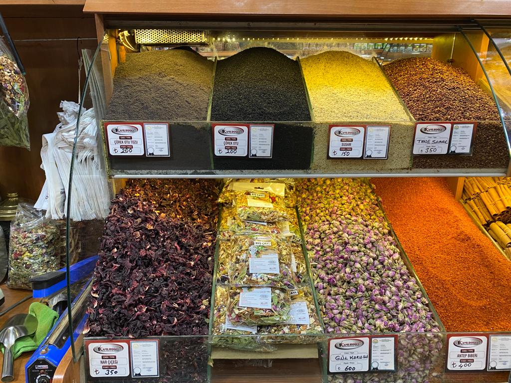 KIŞ GELDİ AKTARLARDA KUYRUK OLUŞTU