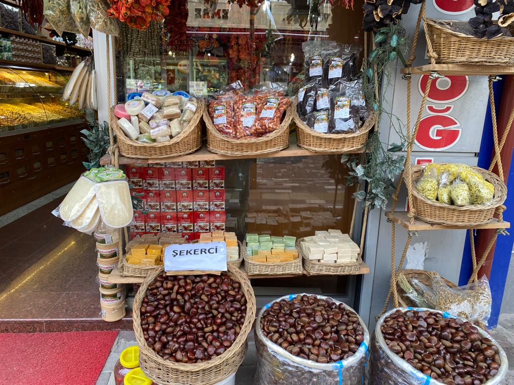 KIŞ GELDİ AKTARLARDA KUYRUK OLUŞTU