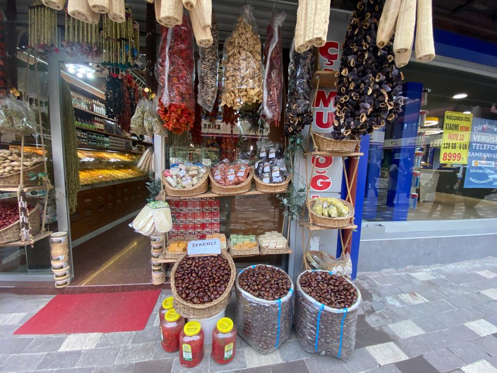 KIŞ GELDİ AKTARLARDA KUYRUK OLUŞTU