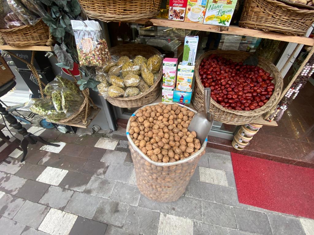 KIŞ GELDİ AKTARLARDA KUYRUK OLUŞTU