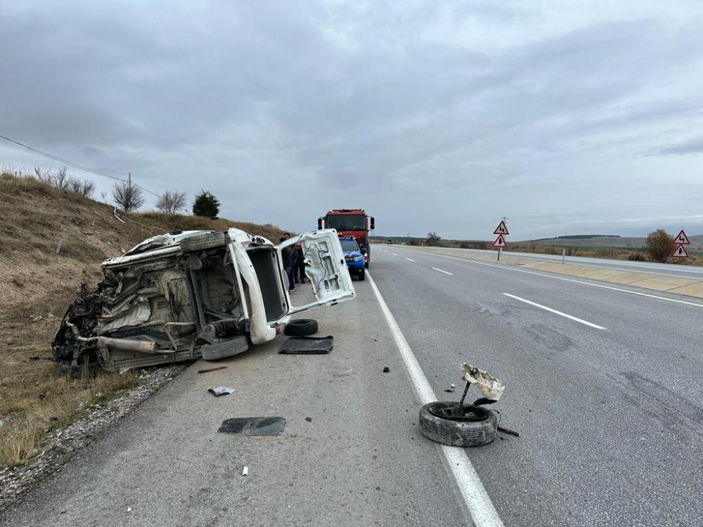 Takla Atan Kamyonetin Sürücüsü Kaldırıldığı Hastanede Yaşamını Yitirdi