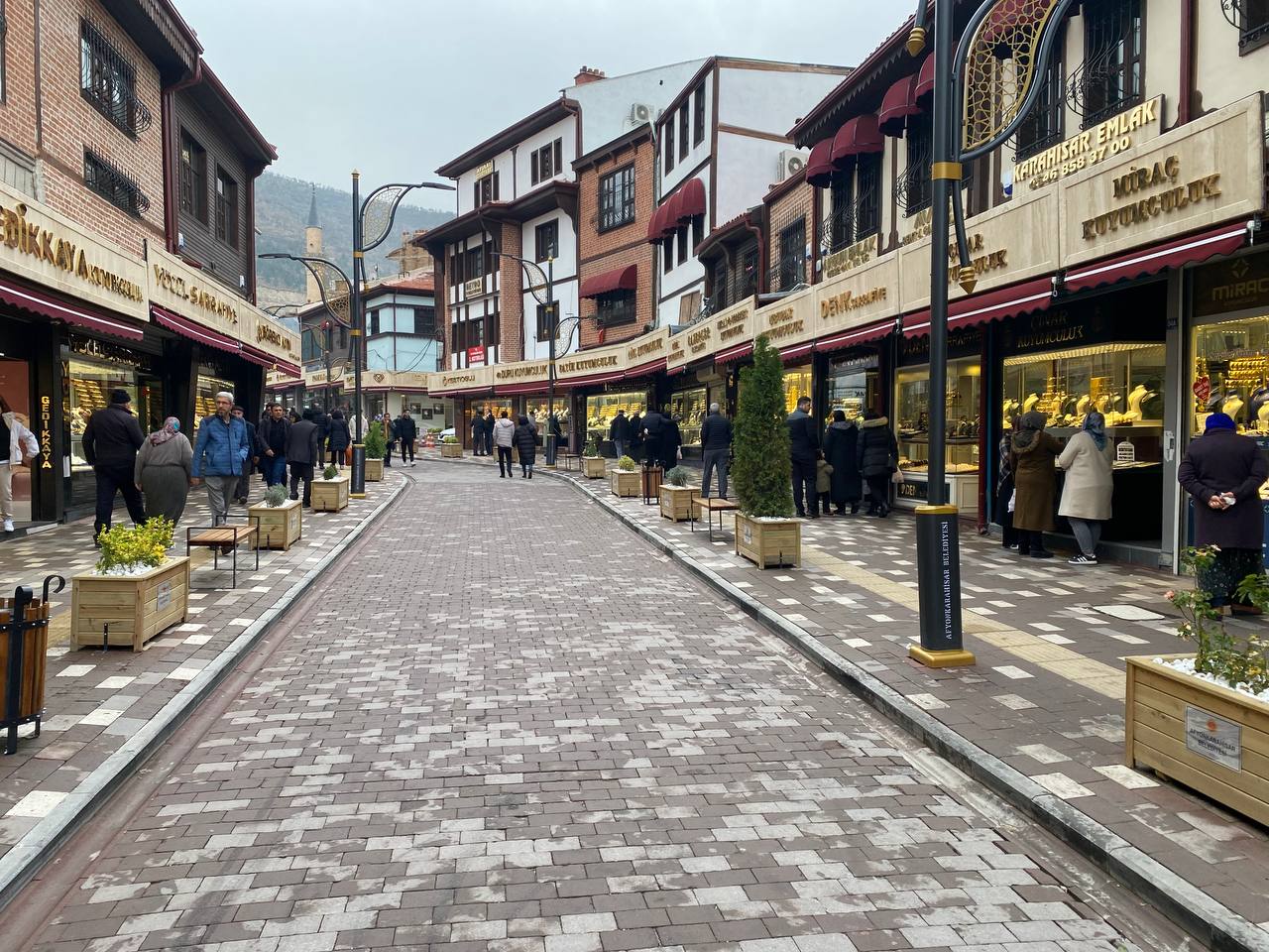 ALTIN FİYATLARIYLA BİRLİKTE SARRAFLAR ÇARŞISI DA HAREKETLENDİ