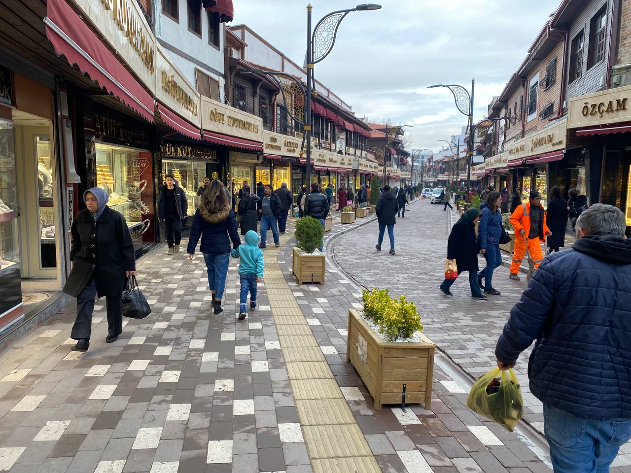 ALTIN FİYATLARIYLA BİRLİKTE SARRAFLAR ÇARŞISI DA HAREKETLENDİ