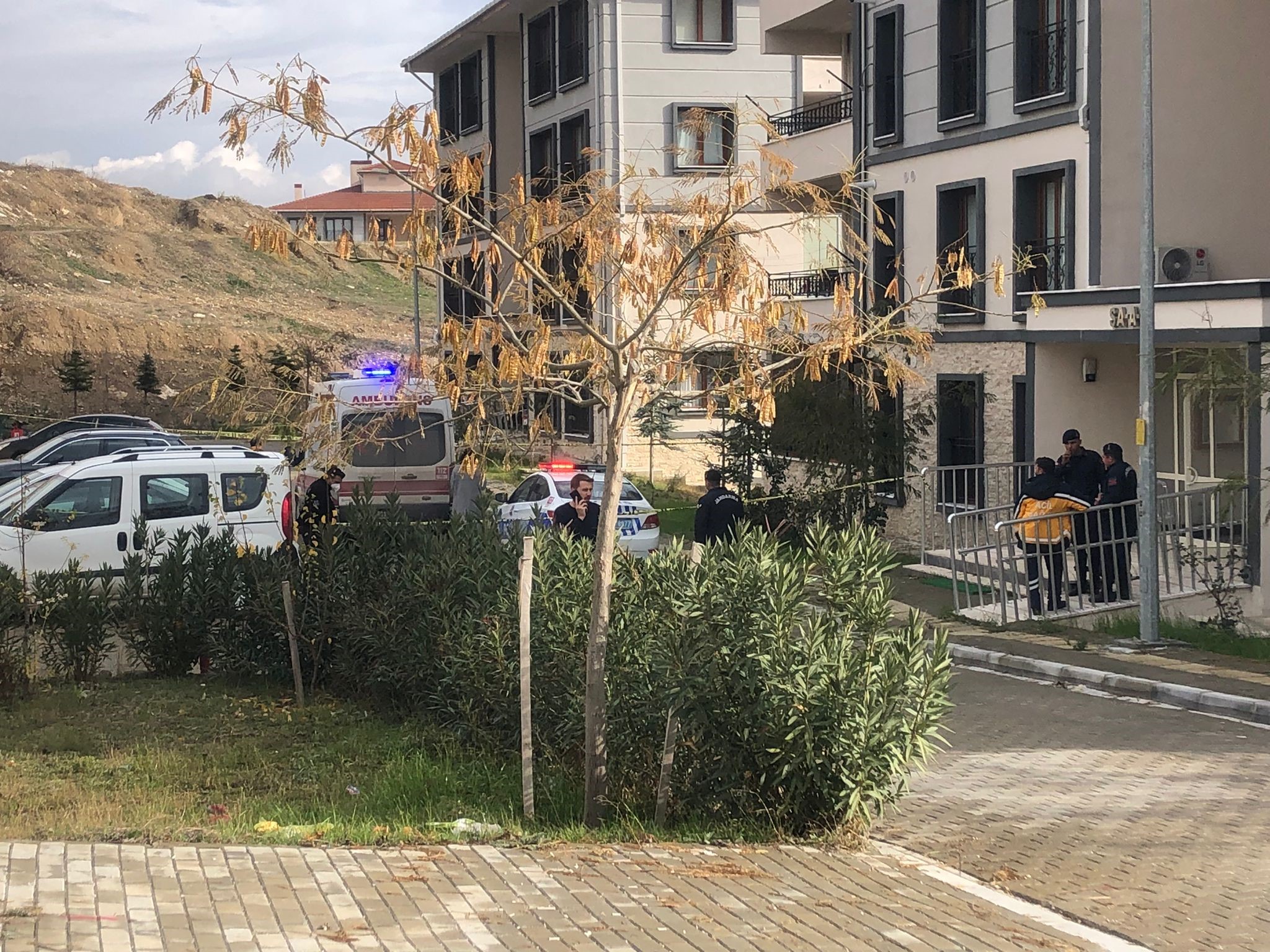ÜÇÜNCÜ KATTAN DÜŞTÜ