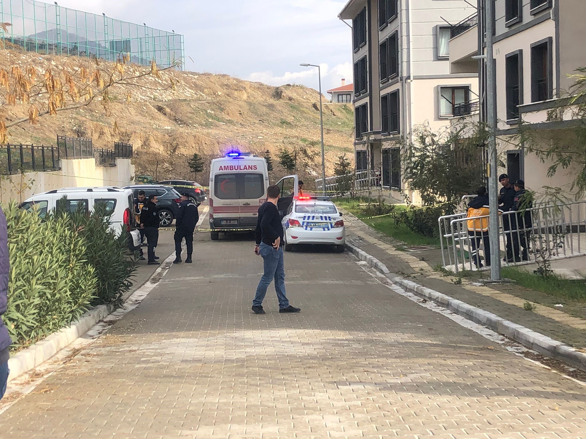 ÜÇÜNCÜ KATTAN DÜŞTÜ