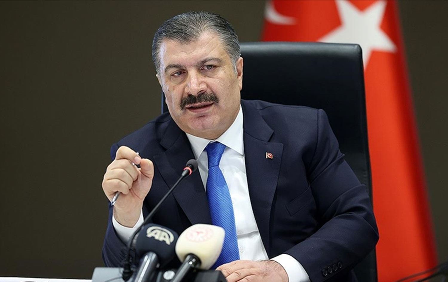 Fahrettin Koca: Hasan Bitmez'in durumu son derece kritik ve ciddi