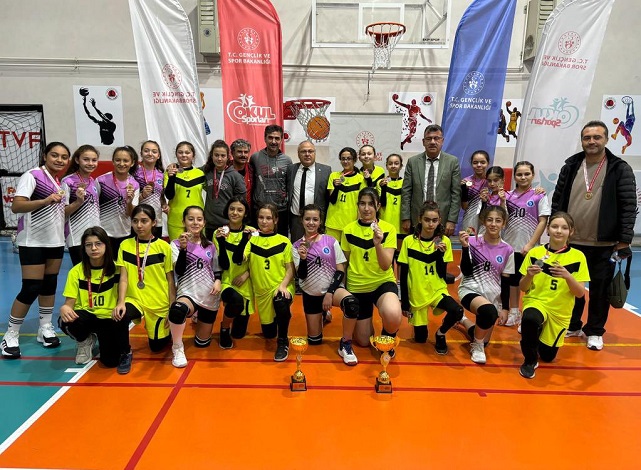 Afyon'da Küçük Kızlar Voleybol Müsabakası Sona Erdi
