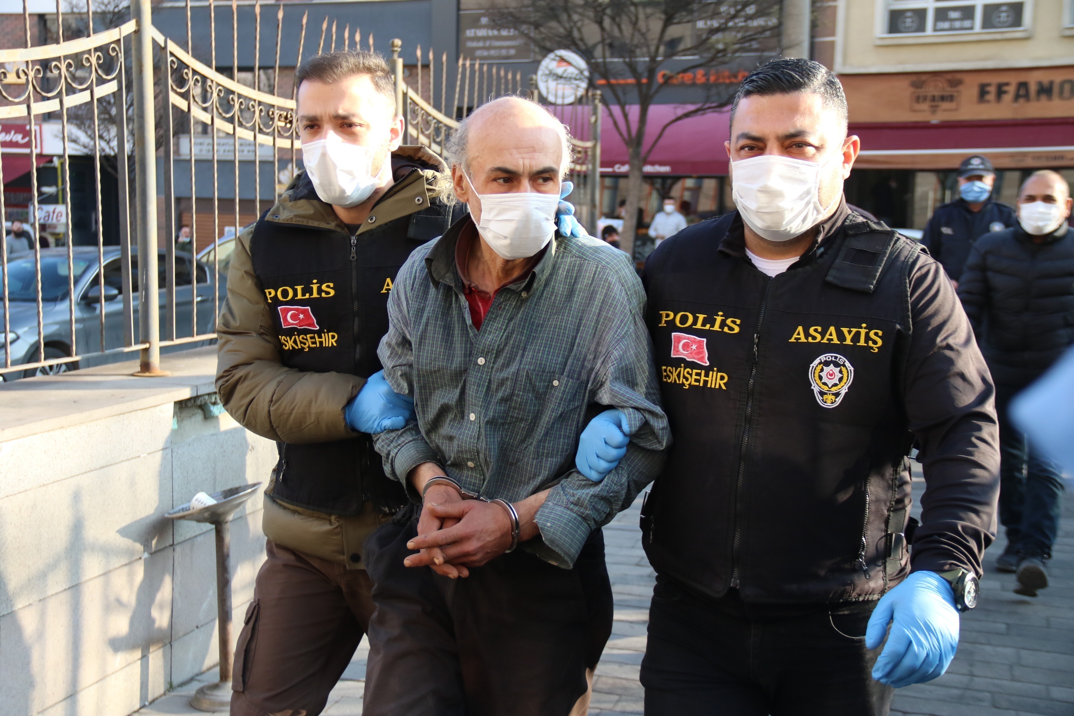 61 YAŞINDAKİ ADAMI ÖLDÜRÜP GÖMDÜLER