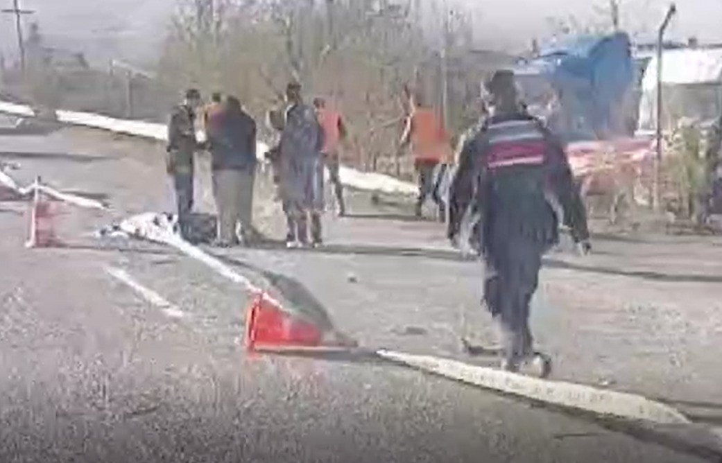 KARŞIDAN KARŞIYA GEÇERKEN ARABA ÇARPTI