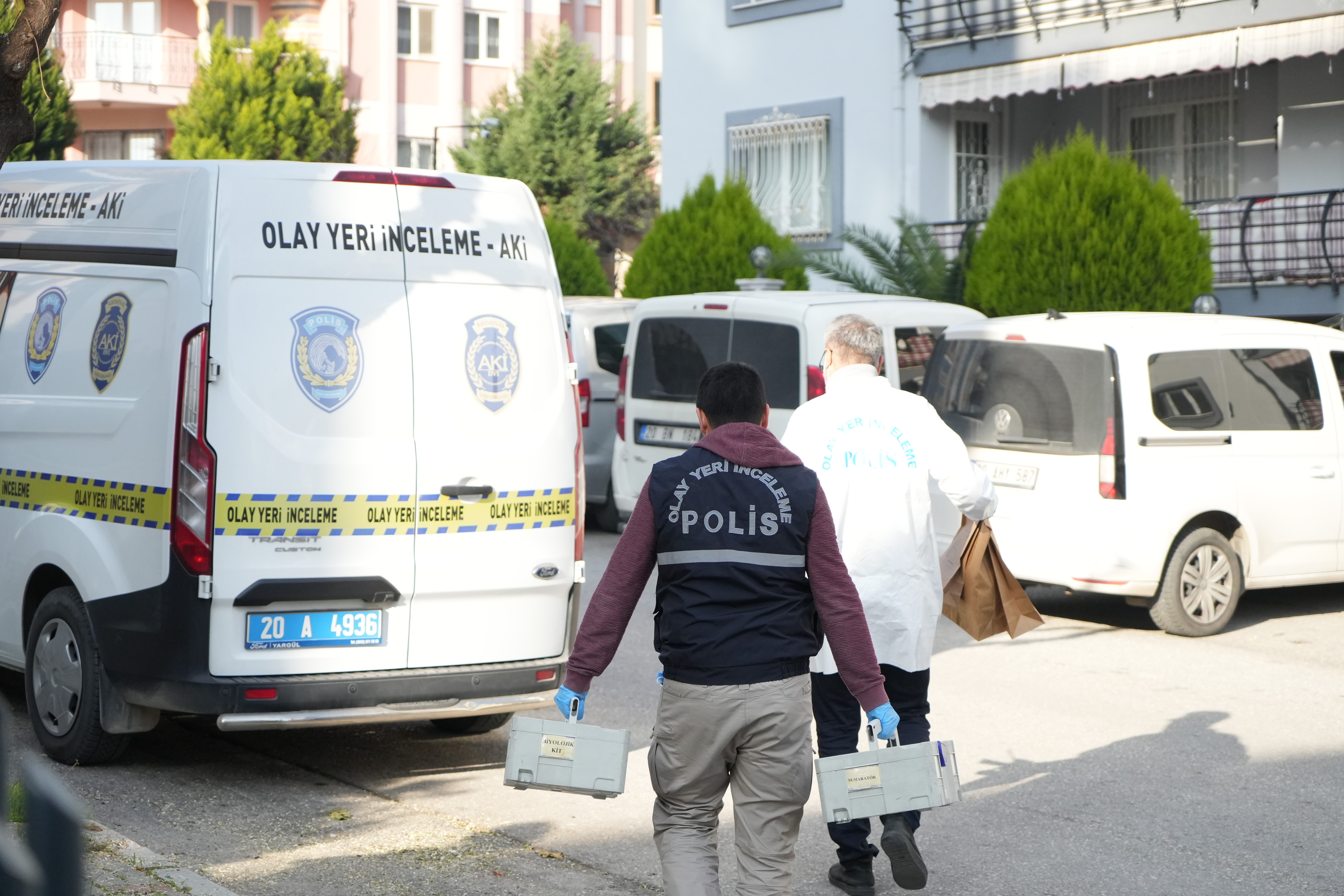 EŞİ TARAFINDAN KANLAR İÇİNDE BULUNDU