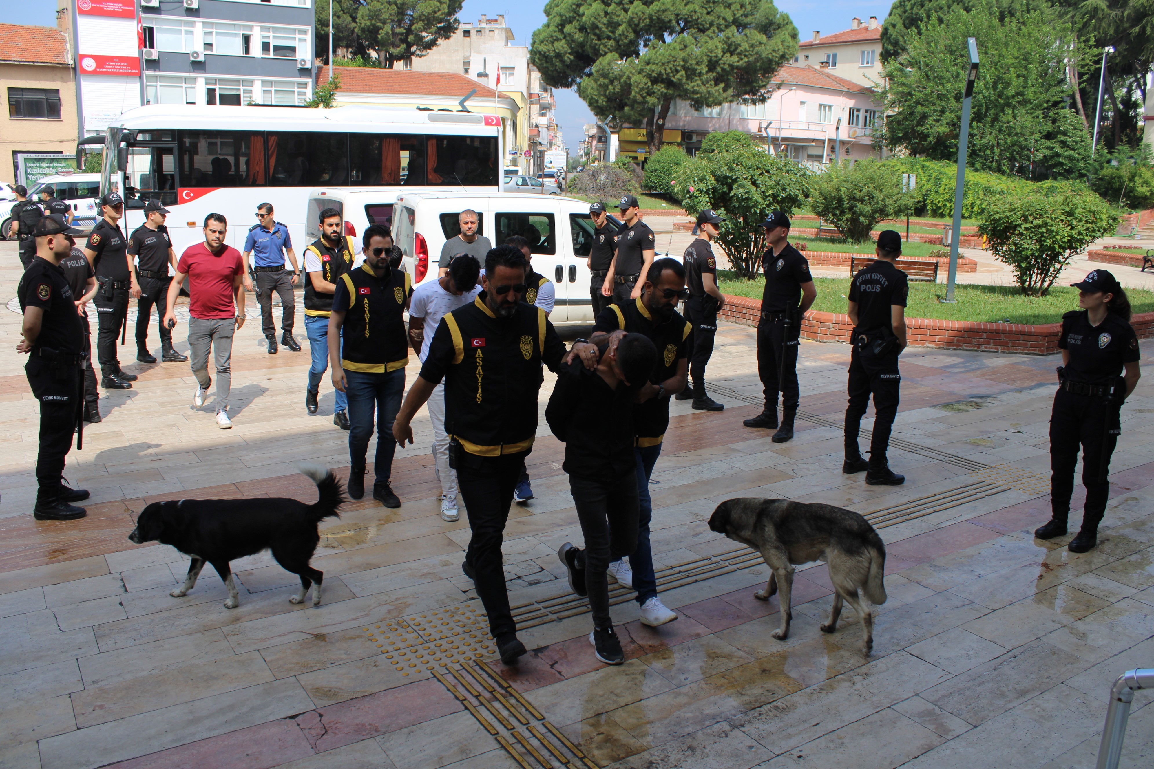 ADLİYEDE BIÇAKLAMA OLAYI İLE İLGİLİ İDDİANAME HAZIRLANDI