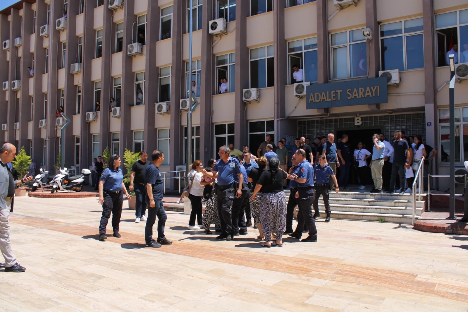 ADLİYEDE BIÇAKLAMA OLAYI İLE İLGİLİ İDDİANAME HAZIRLANDI