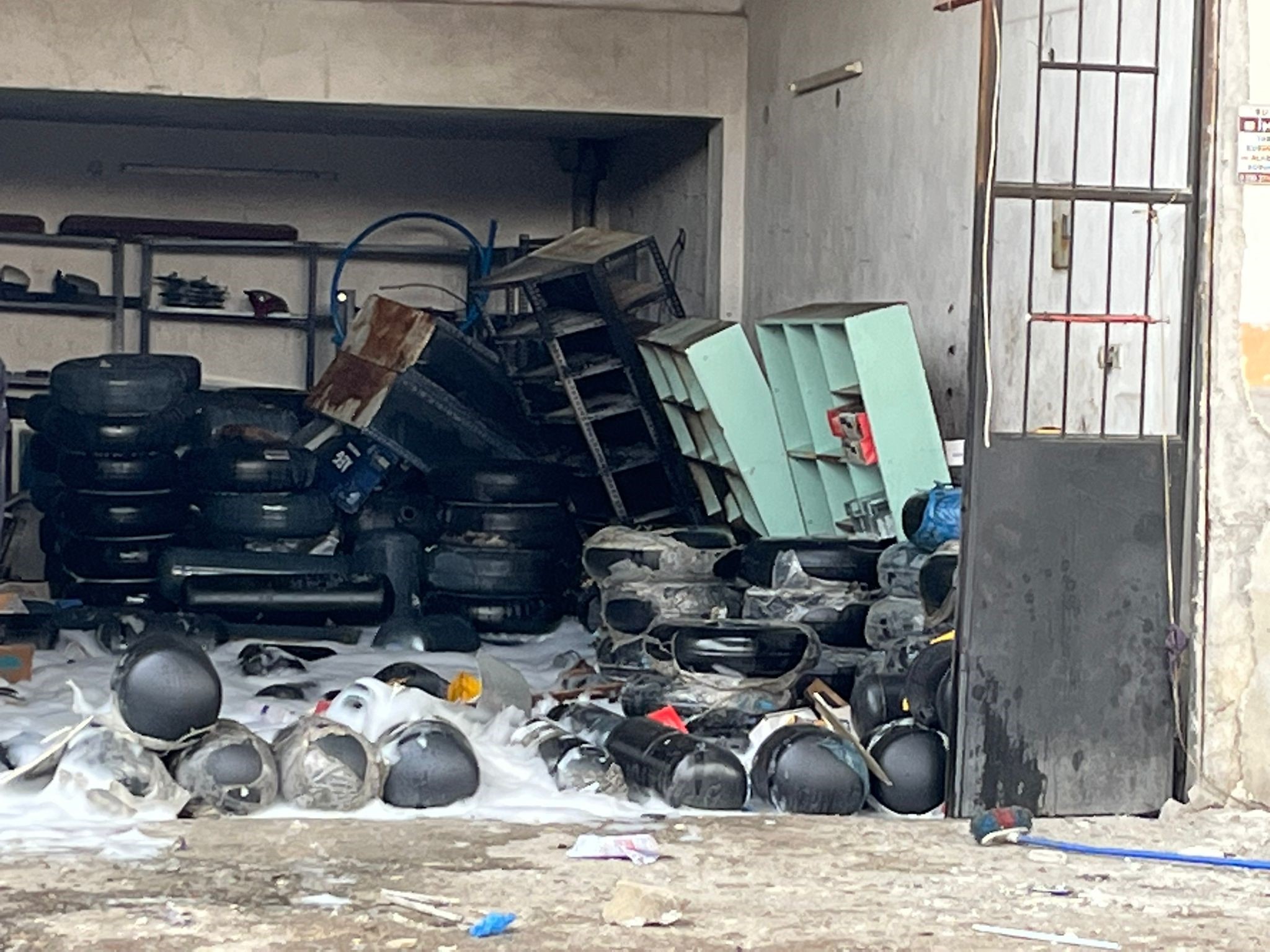 OTOMOBİLİN LPG TANKI BOMBA GİBİ PATLADI