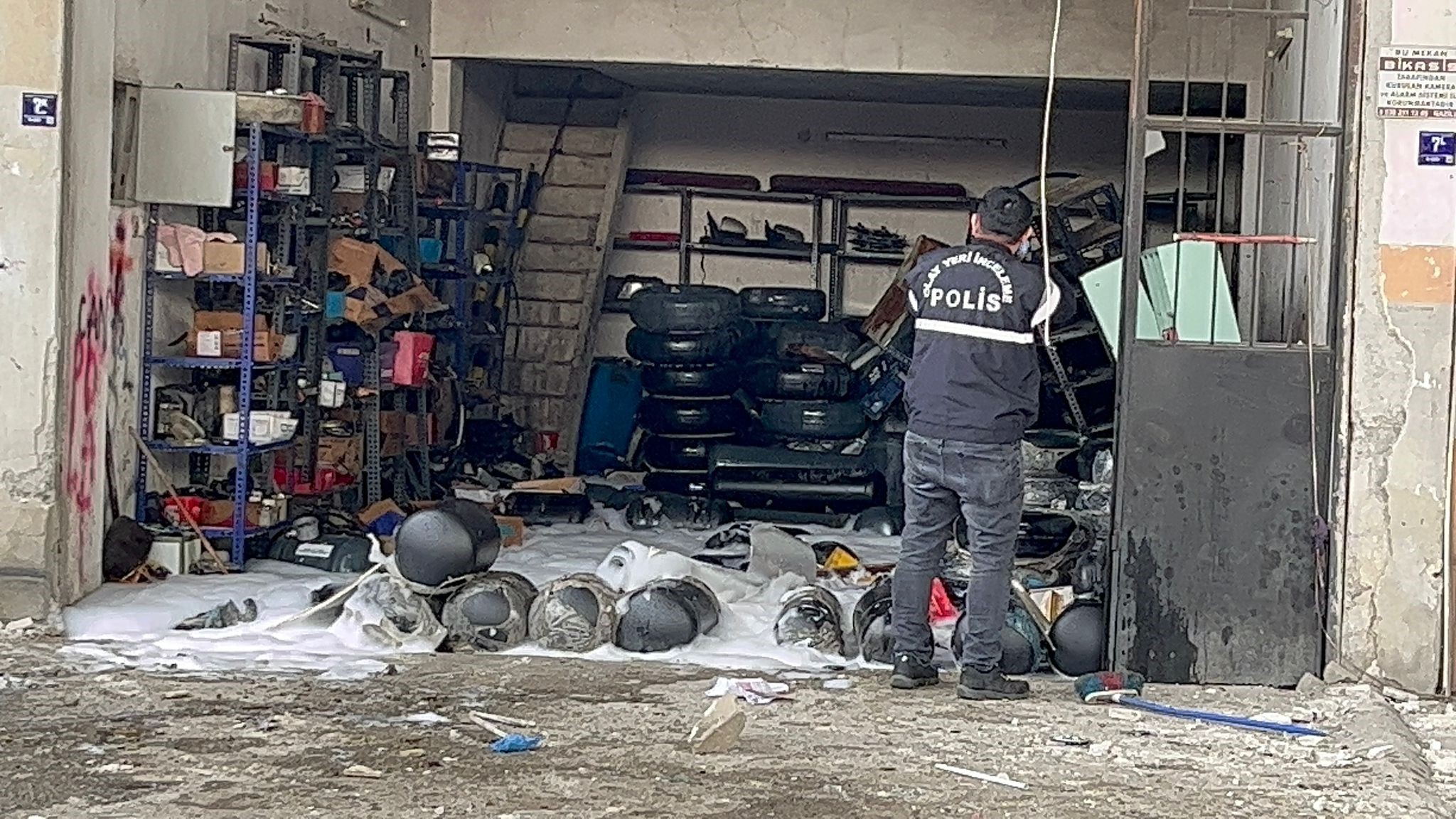 OTOMOBİLİN LPG TANKI BOMBA GİBİ PATLADI
