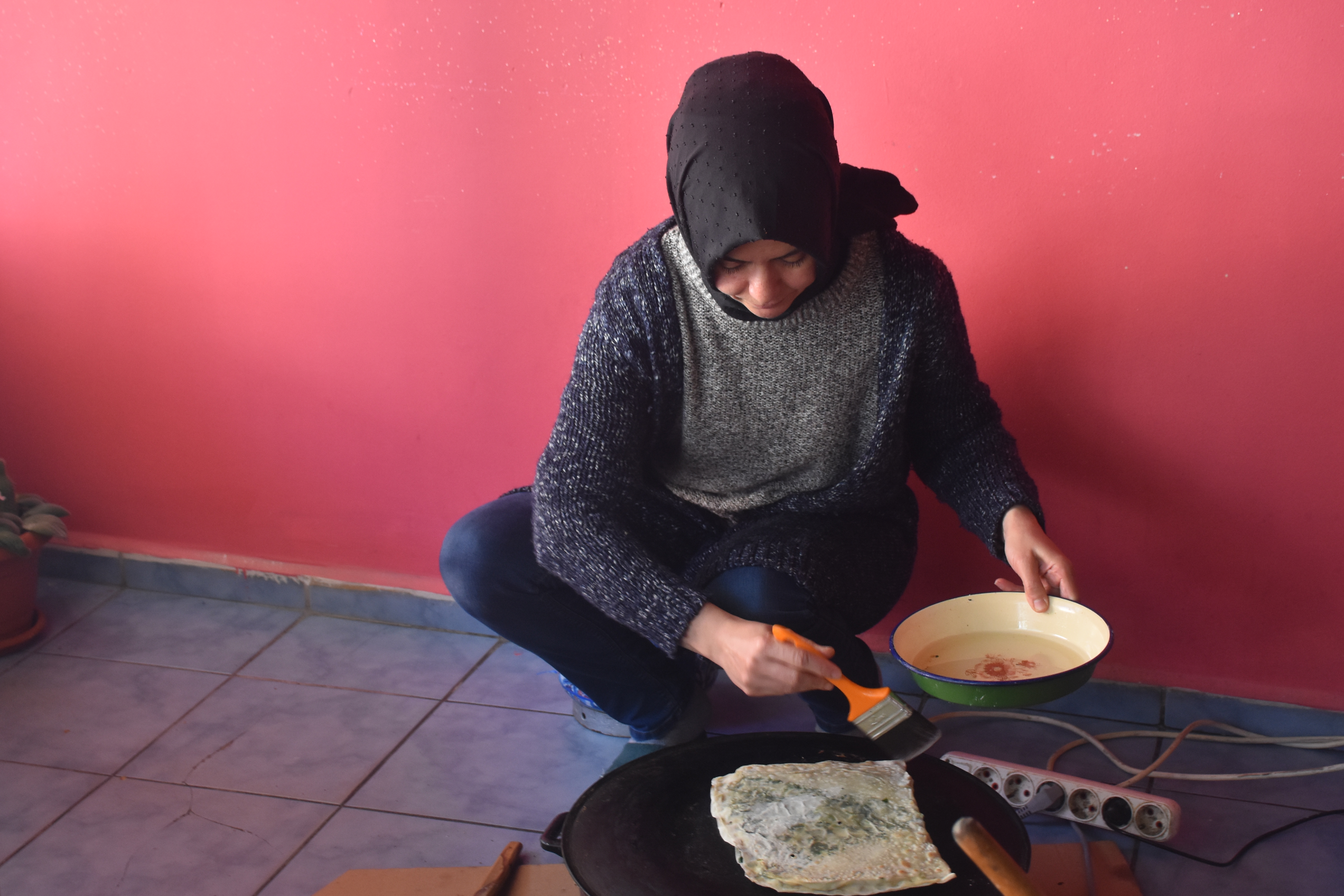Afyon'da kadınlar yöresel hamur işleriyle ev ekonomisine katkı sağlıyor