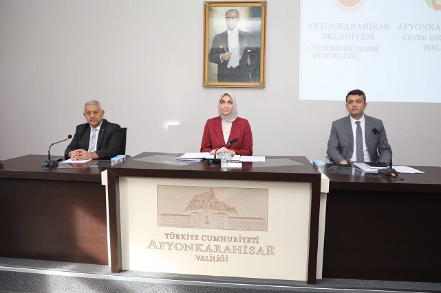 Afyon'un Yetkili İsimleri Sokak Hayvanları İçin Toplandı