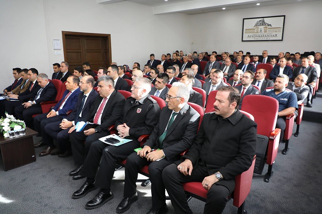 Afyon'un Yetkili İsimleri Sokak Hayvanları İçin Toplandı