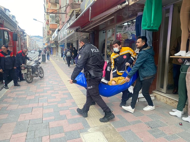 Afyon'da İlaç Zehirlenmesi Yaşayan Kadın Hastaneye Kaldırıldı