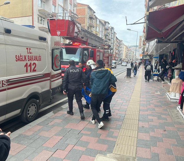 Afyon'da İlaç Zehirlenmesi Yaşayan Kadın Hastaneye Kaldırıldı