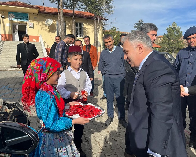 Dinar Kaymakamı Öğrencilerle Bir araya Geldi. Yerli Malı Haftasının Önemine Değindi