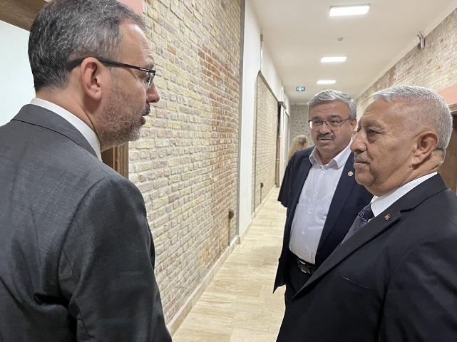 AK Partili Yurdunuseven Restore Edilmiş Tarihi Binayı Ziyaret Etti