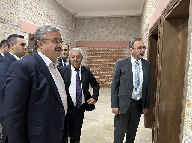 AK Partili Yurdunuseven Restore Edilmiş Tarihi Binayı Ziyaret Etti