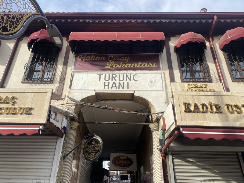 AFYON'DA VAKIFLAR GENEL MÜDÜRLÜĞÜ KİRACILARINA ZAM ŞOKU