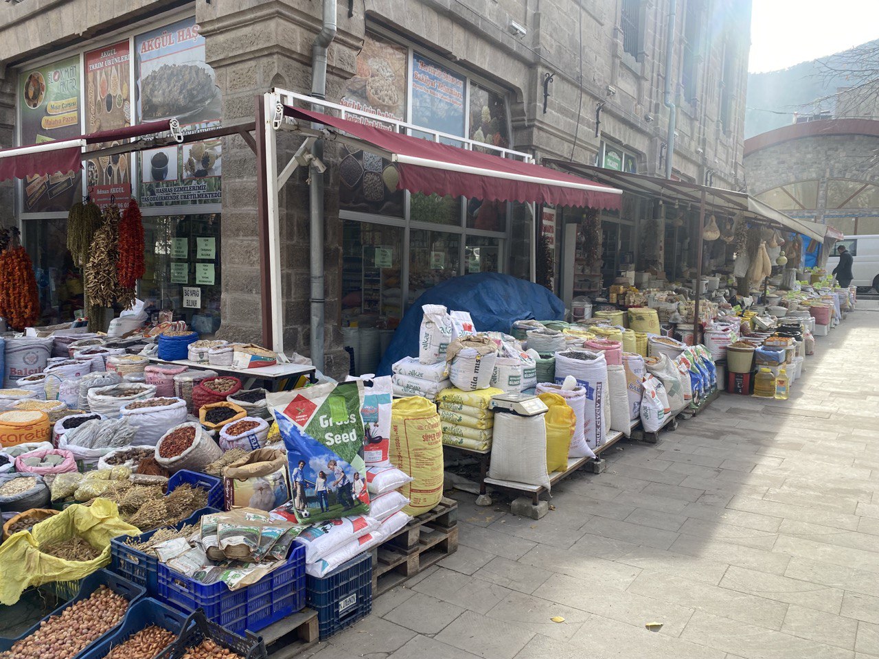 AFYON'DA VAKIFLAR GENEL MÜDÜRLÜĞÜ KİRACILARINA ZAM ŞOKU