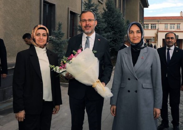 Eski Bakan Kasapoğlu Vali Yiğitbaşı'yı Makamda Ziyaret Etti