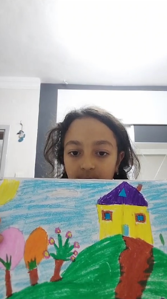 Üçüncü sınıf öğrencisi Aylin Ece duygularını resim kağıdına çizdi