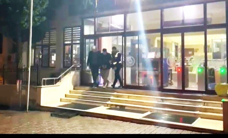DAHA ÖNCE DE SADAKA KUTUSU ÇALMIŞ