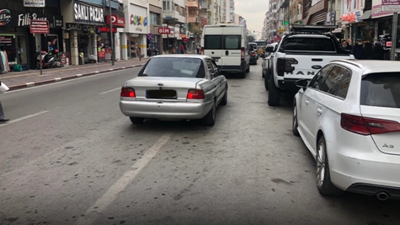 POLİS HATALI PARK'I AFFETMİYOR CUMARTESİ GÜNÜ OLUŞAN TRAFİĞİN BEDELİ AĞIR OLDU
