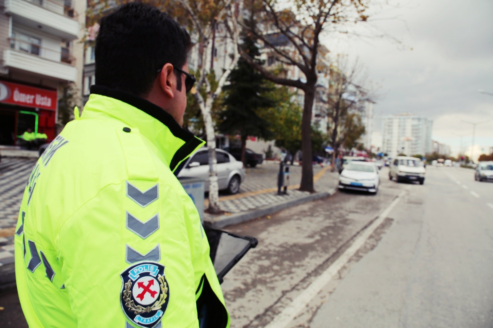 POLİS HATALI PARK'I AFFETMİYOR CUMARTESİ GÜNÜ OLUŞAN TRAFİĞİN BEDELİ AĞIR OLDU