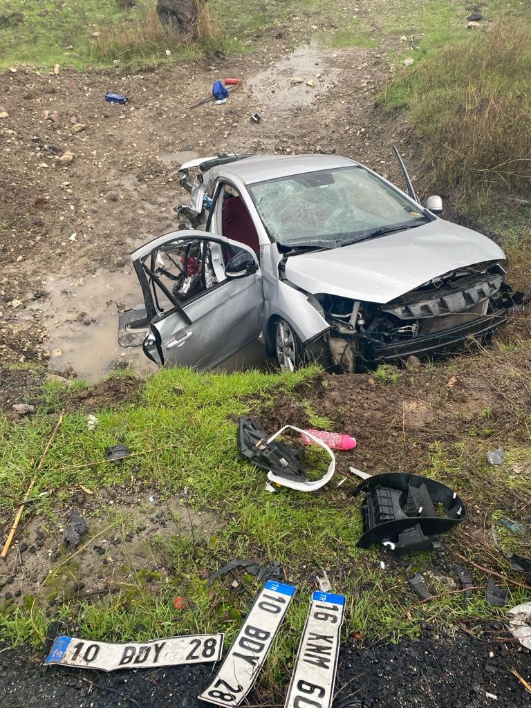 Ters Yönden Gelip Refüjü Aşan Araç Dehşet Saçtı: 8 Yaralı