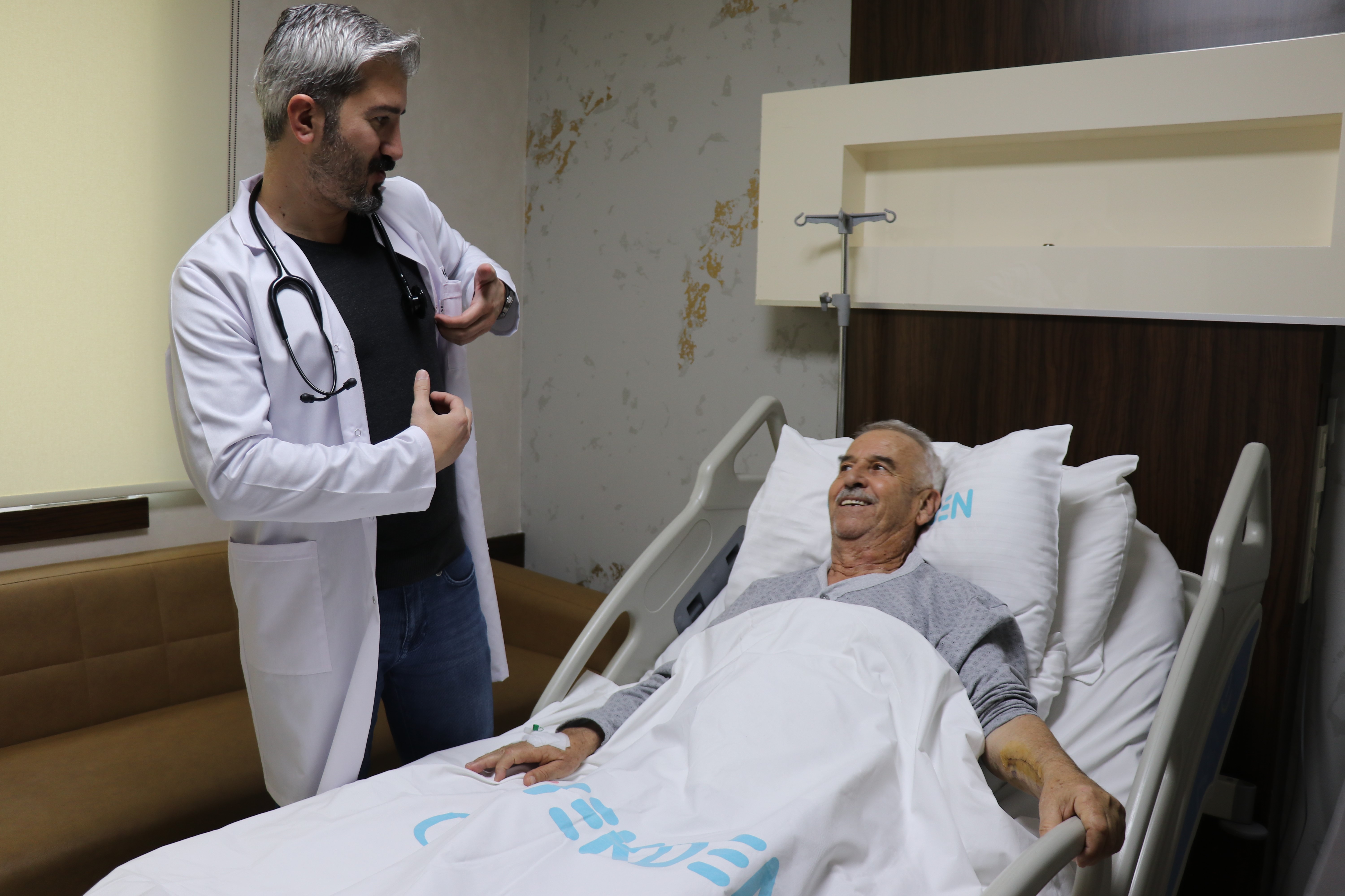 Göğüs Altından Açılan Ufak Kesiyle Ağır Baypas Ameliyatından Kurtuldu