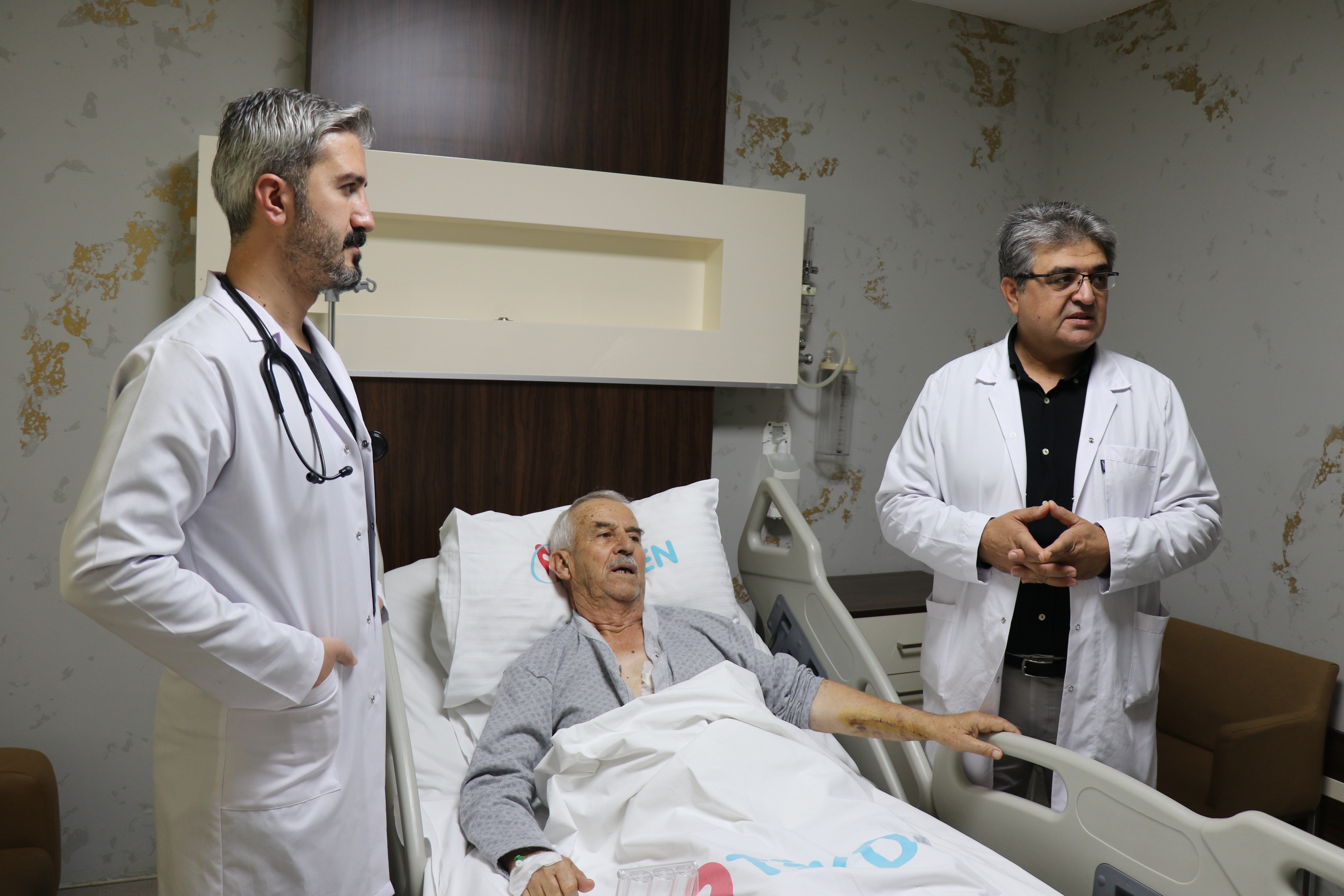 Göğüs Altından Açılan Ufak Kesiyle Ağır Baypas Ameliyatından Kurtuldu