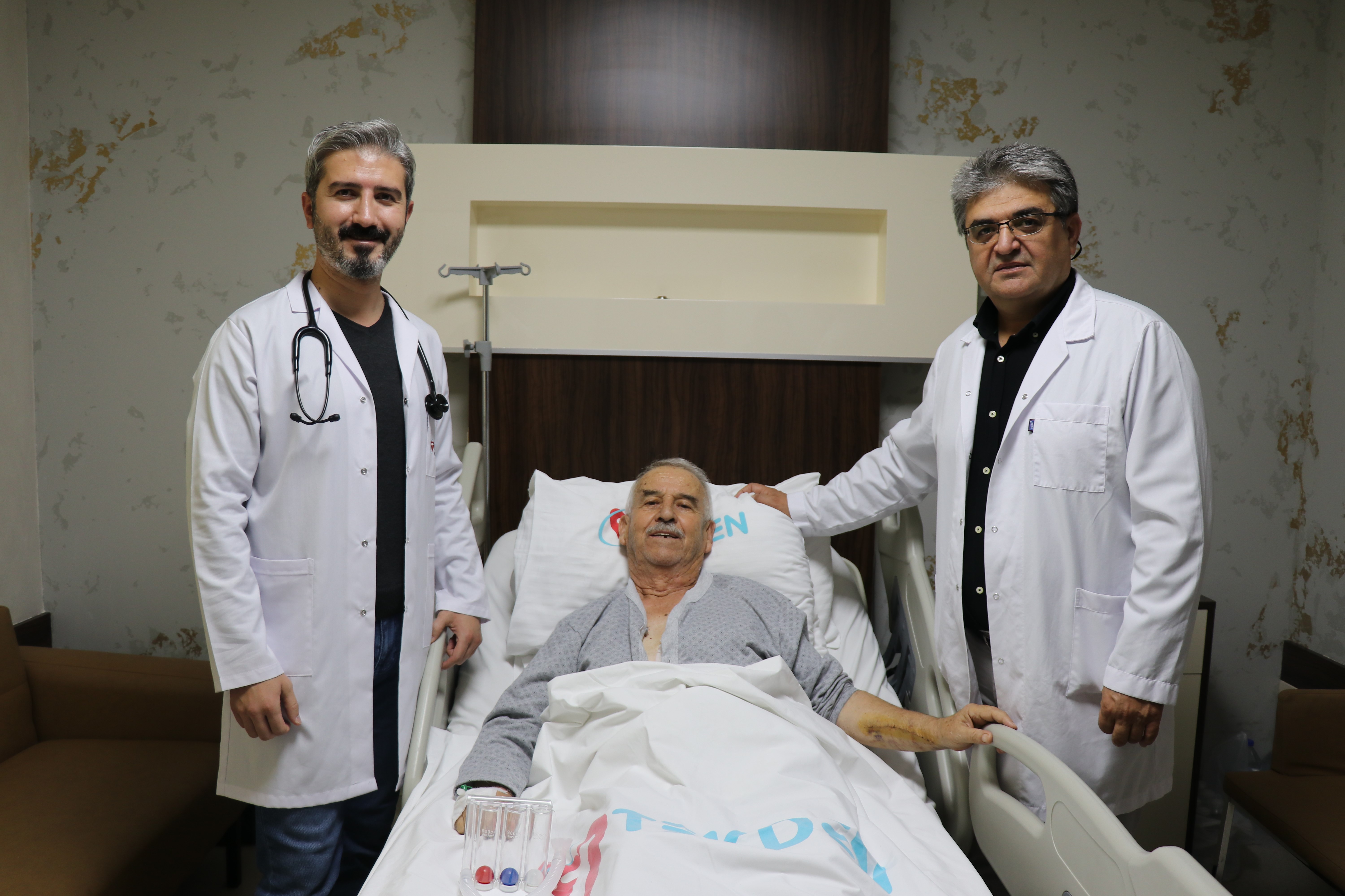 Göğüs Altından Açılan Ufak Kesiyle Ağır Baypas Ameliyatından Kurtuldu