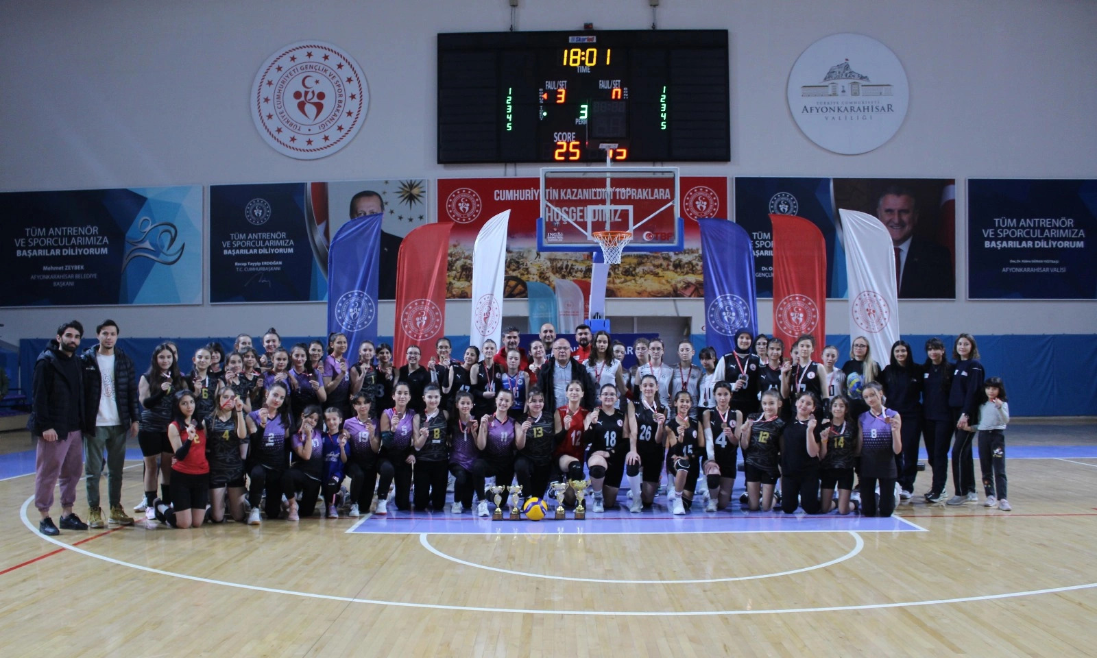 Gençlerin Müsabakasında Final Heyecanı Rakiplerini Eleyip Şampiyon Oldular