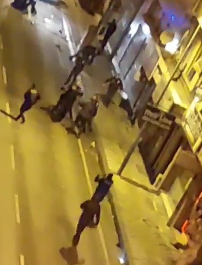 Polisin Kavga Eden Gruba Müdahalesi Amatör Kamerada