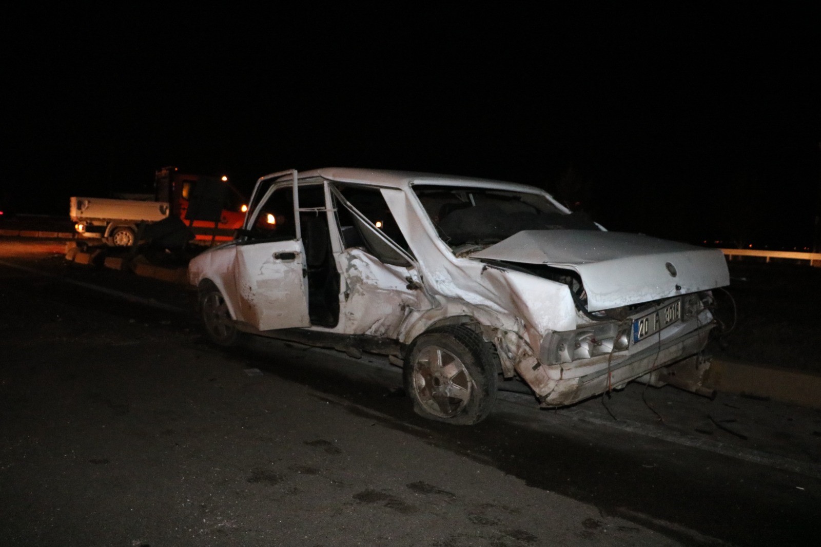 Hurdaya Dönen Araçlarda 3 Kişi Yaralandı