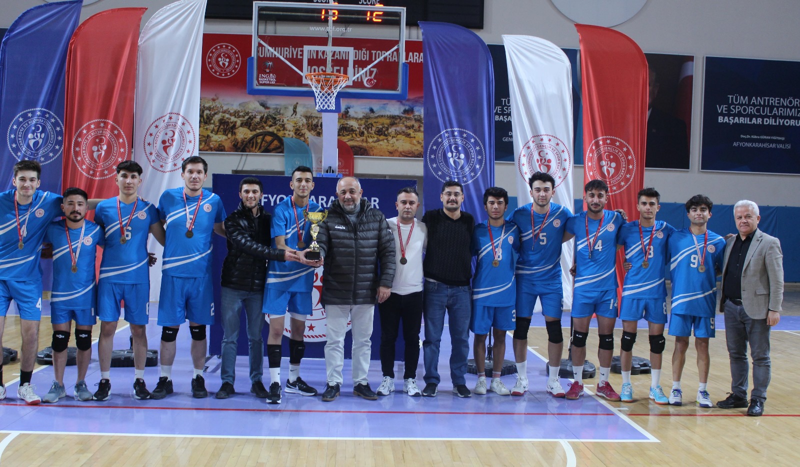 ERKEKLER VOLEYBOL TURNUVASINDA ŞAMPİYON TINAZTEPE