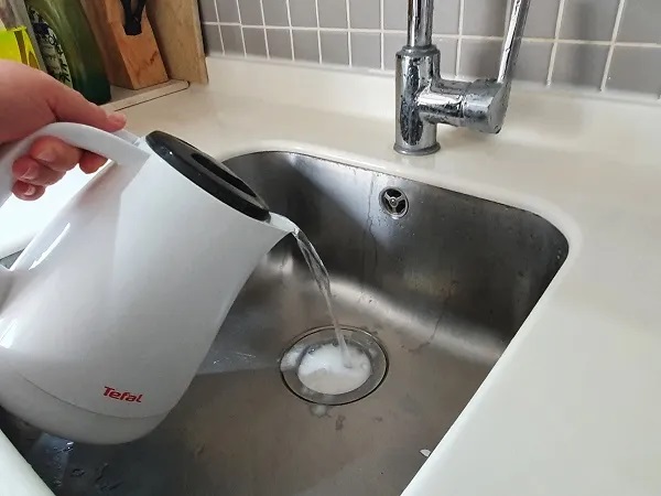 Evdeki malzemelerle lavabo açıcı yapımı