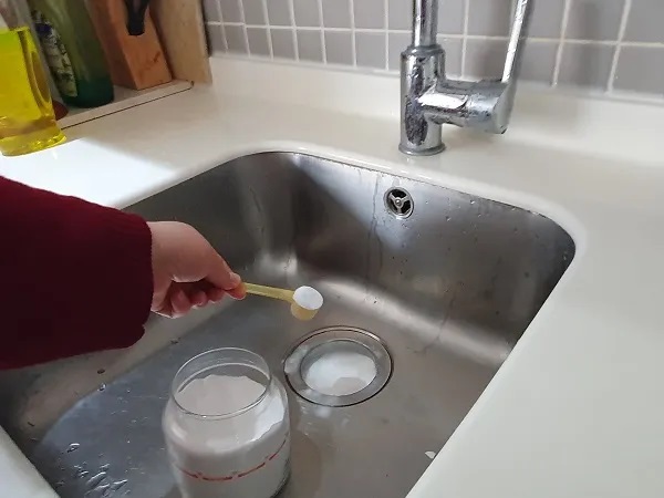 Evdeki malzemelerle lavabo açıcı yapımı