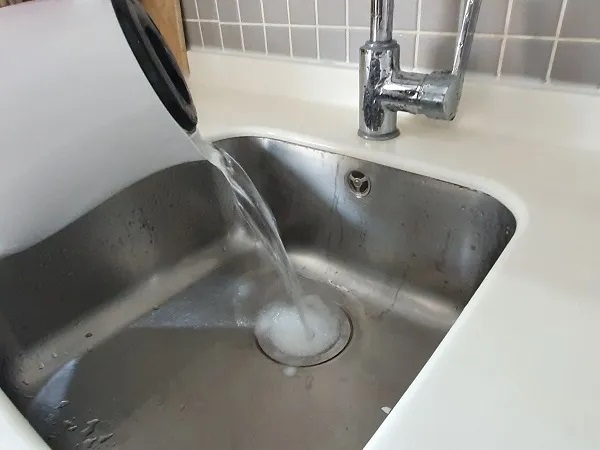 Evdeki malzemelerle lavabo açıcı yapımı